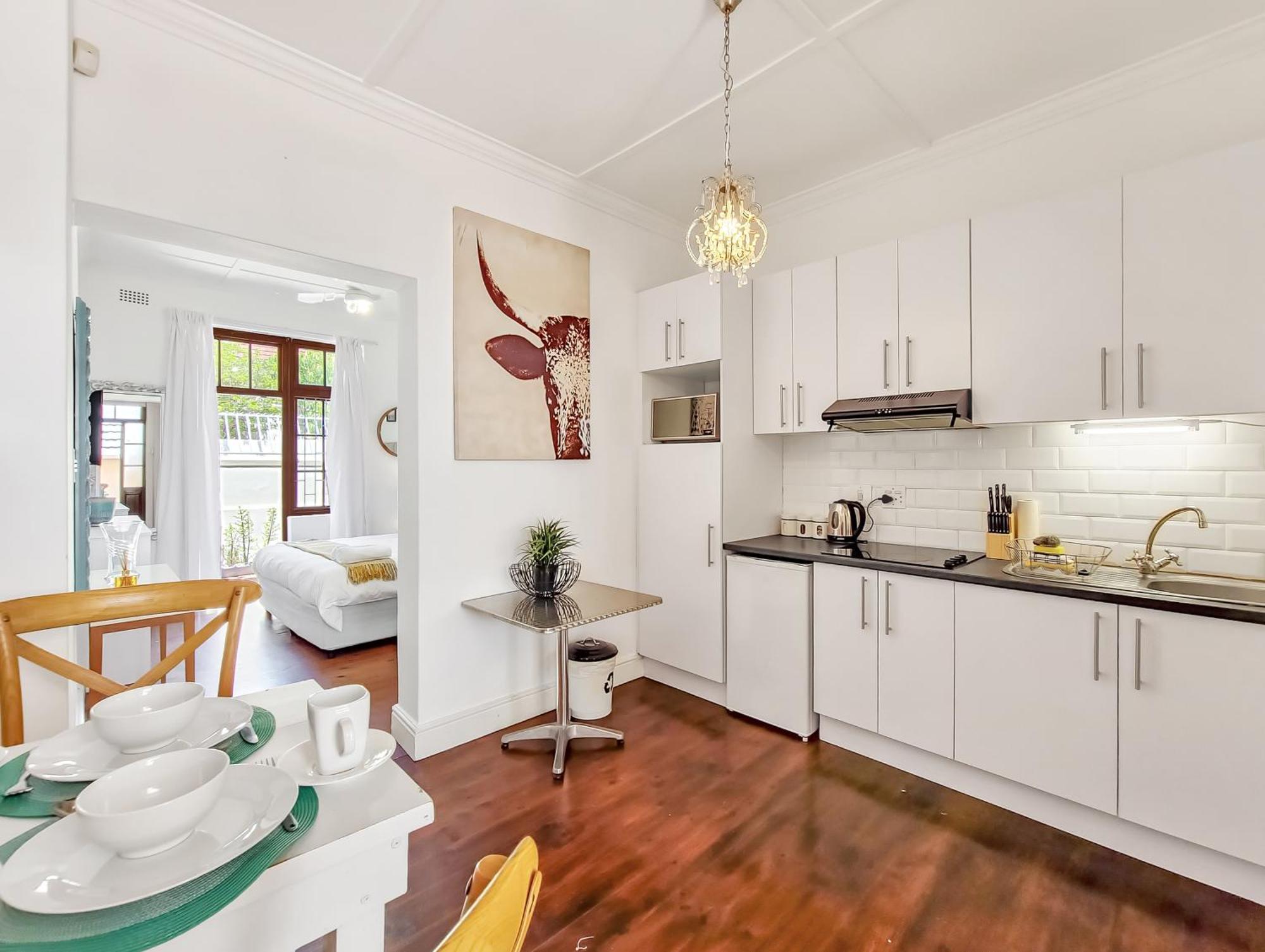 Apartment 8 Minutes From And Promenade